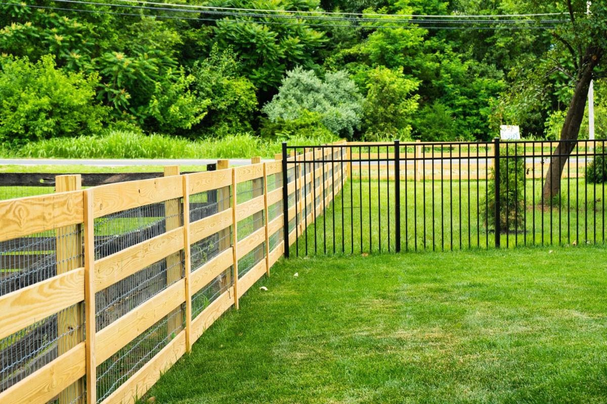 Completed fence by Custom Fence & Deck